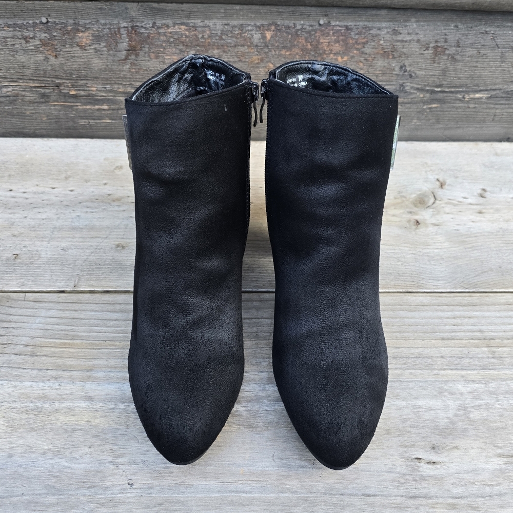 CL By Laundry Not Sorry Modern Minimalist Block Heel Comfort Bootie 9M - Picture 7 of 15